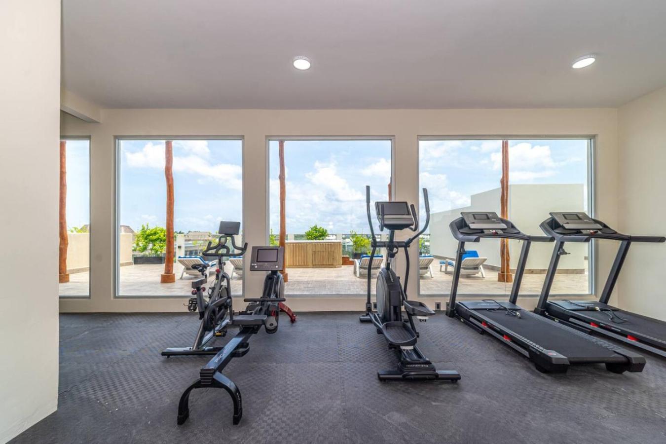 Сasa de vacaciones Stylish 2 Bedroom With Balcony, Rooftop Pool, Hottub *