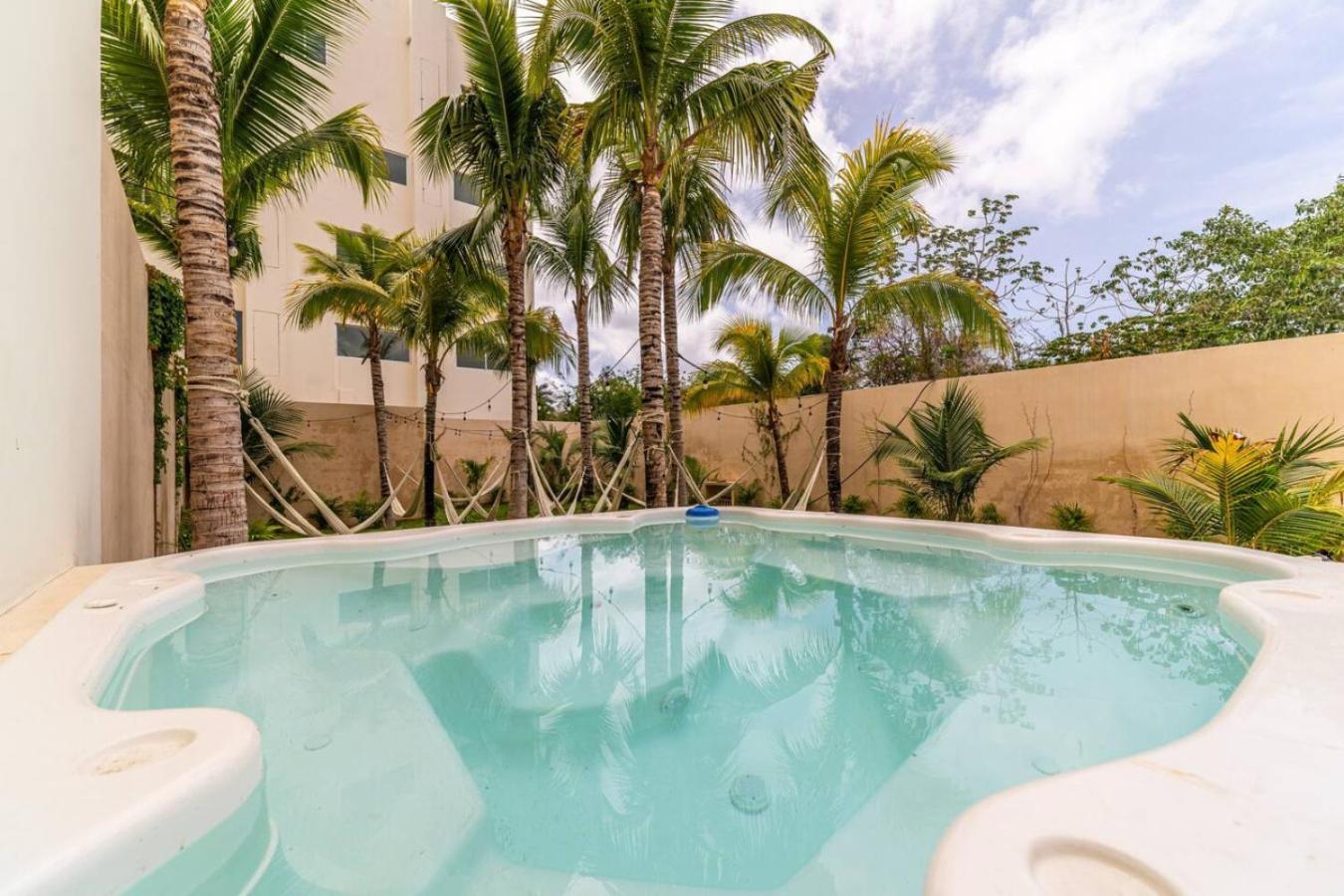 Stylish 2 Bedroom With Balcony, Rooftop Pool, Hottub * Playa del Carmen