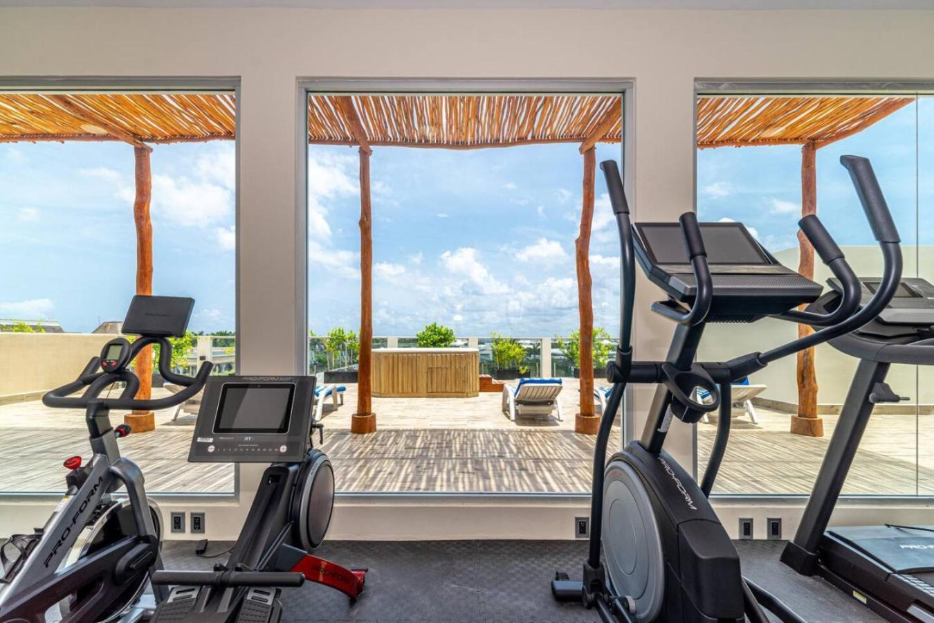 Сasa de vacaciones Stylish 2 Bedroom With Balcony, Rooftop Pool, Hottub