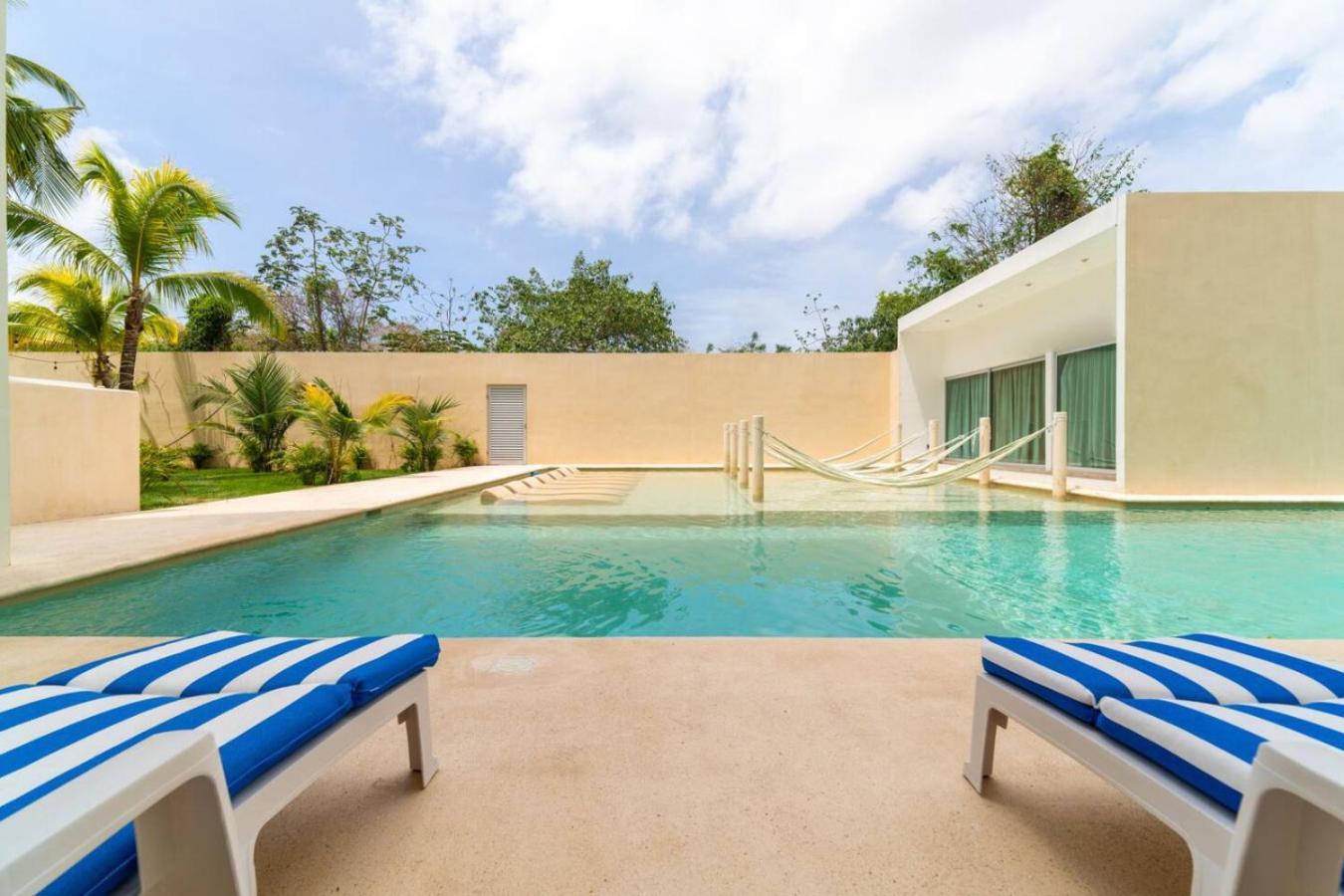 Stylish 2 Bedroom With Balcony, Rooftop Pool, Hottub Сasa de vacaciones *