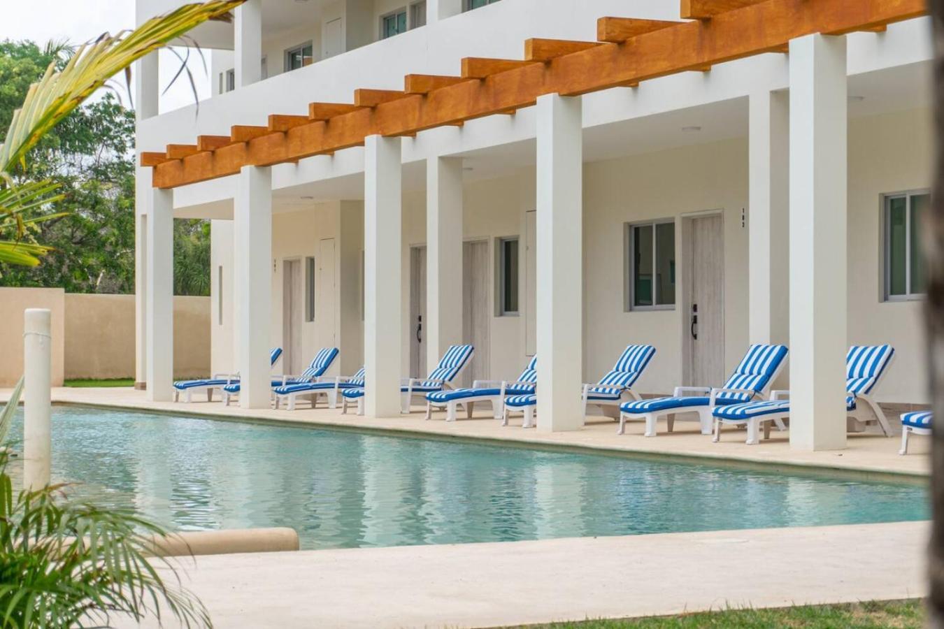 Stylish 2 Bedroom With Balcony, Rooftop Pool, Hottub Playa del Carmen