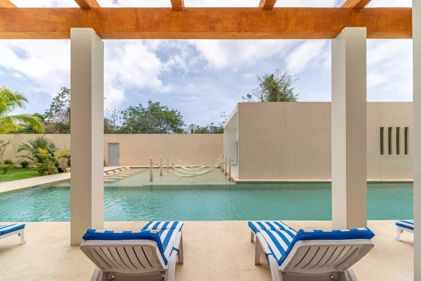 Stylish 2 Bedroom With Balcony, Rooftop Pool, Hottub