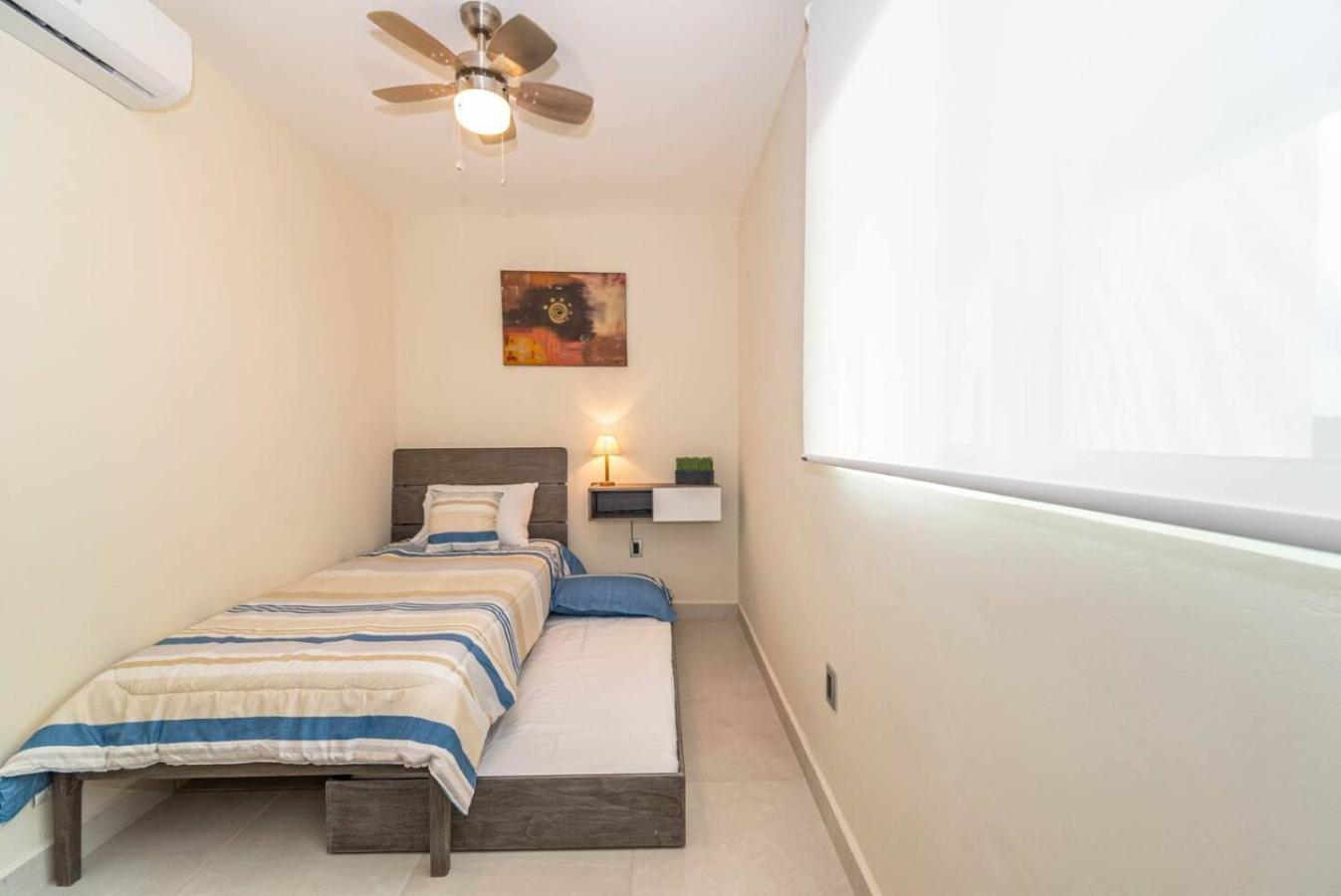 Stylish 2 Bedroom With Balcony, Rooftop Pool, Hottub Сasa de vacaciones