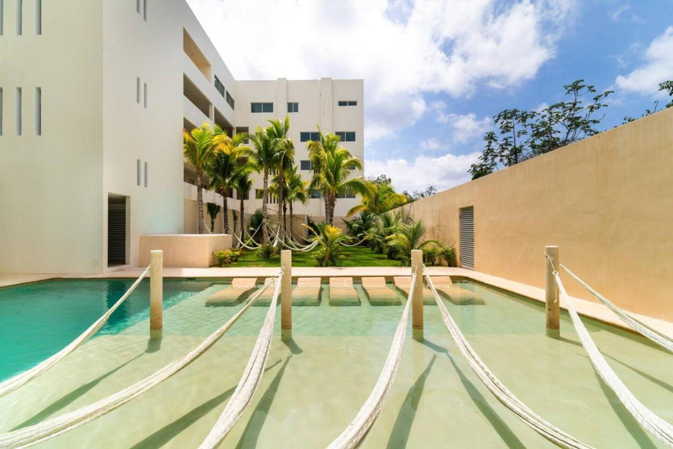 Stylish 2 Bedroom With Balcony, Rooftop Pool, Hottub Сasa de vacaciones Playa del Carmen