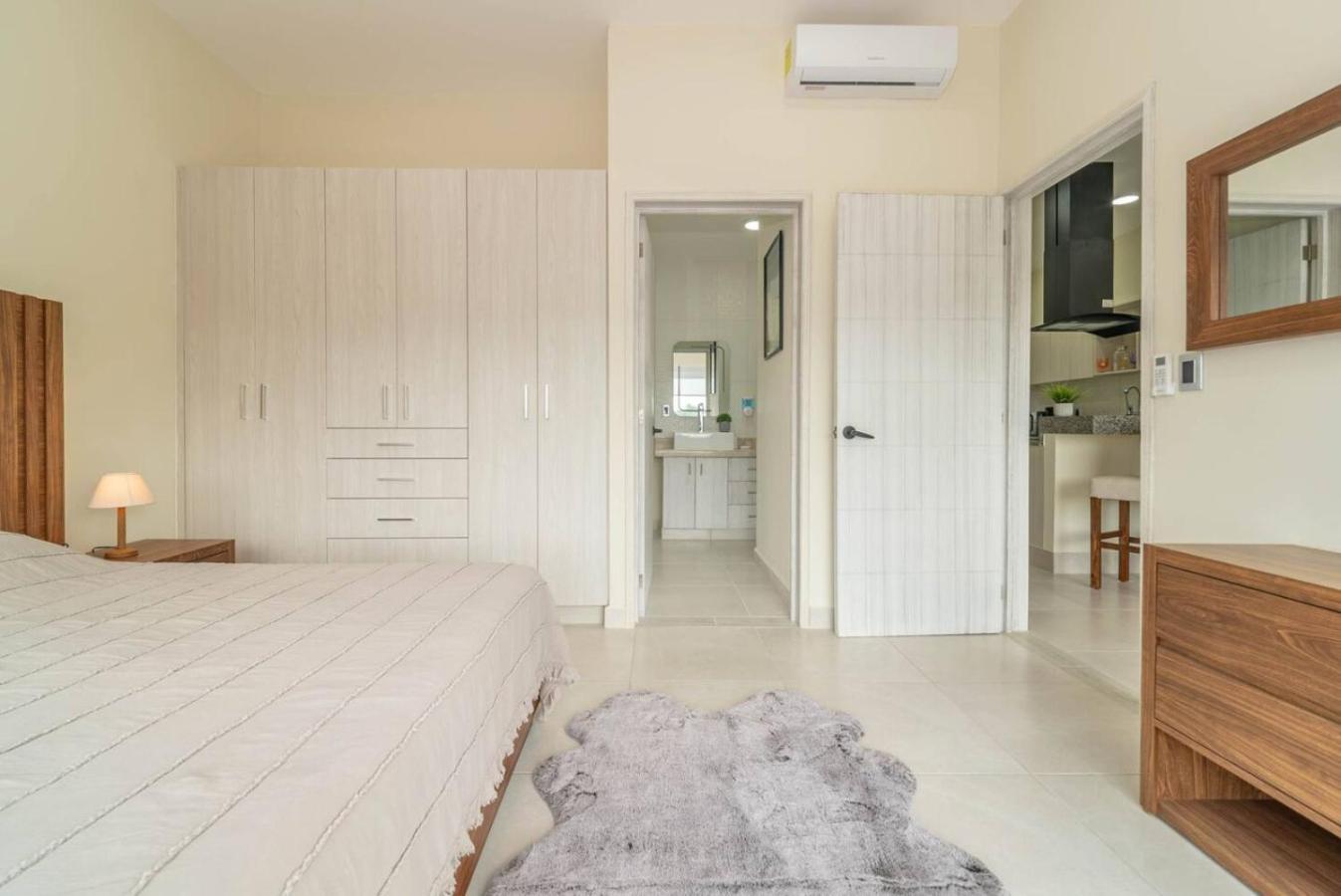 Сasa de vacaciones Stylish 2 Bedroom With Balcony, Rooftop Pool, Hottub