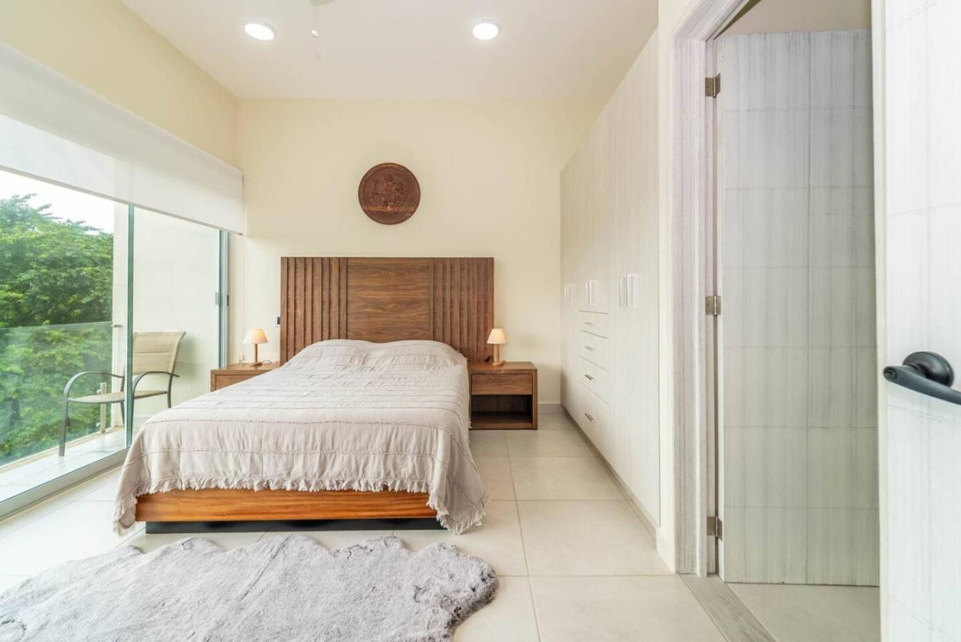 Stylish 2 Bedroom With Balcony, Rooftop Pool, Hottub Сasa de vacaciones *