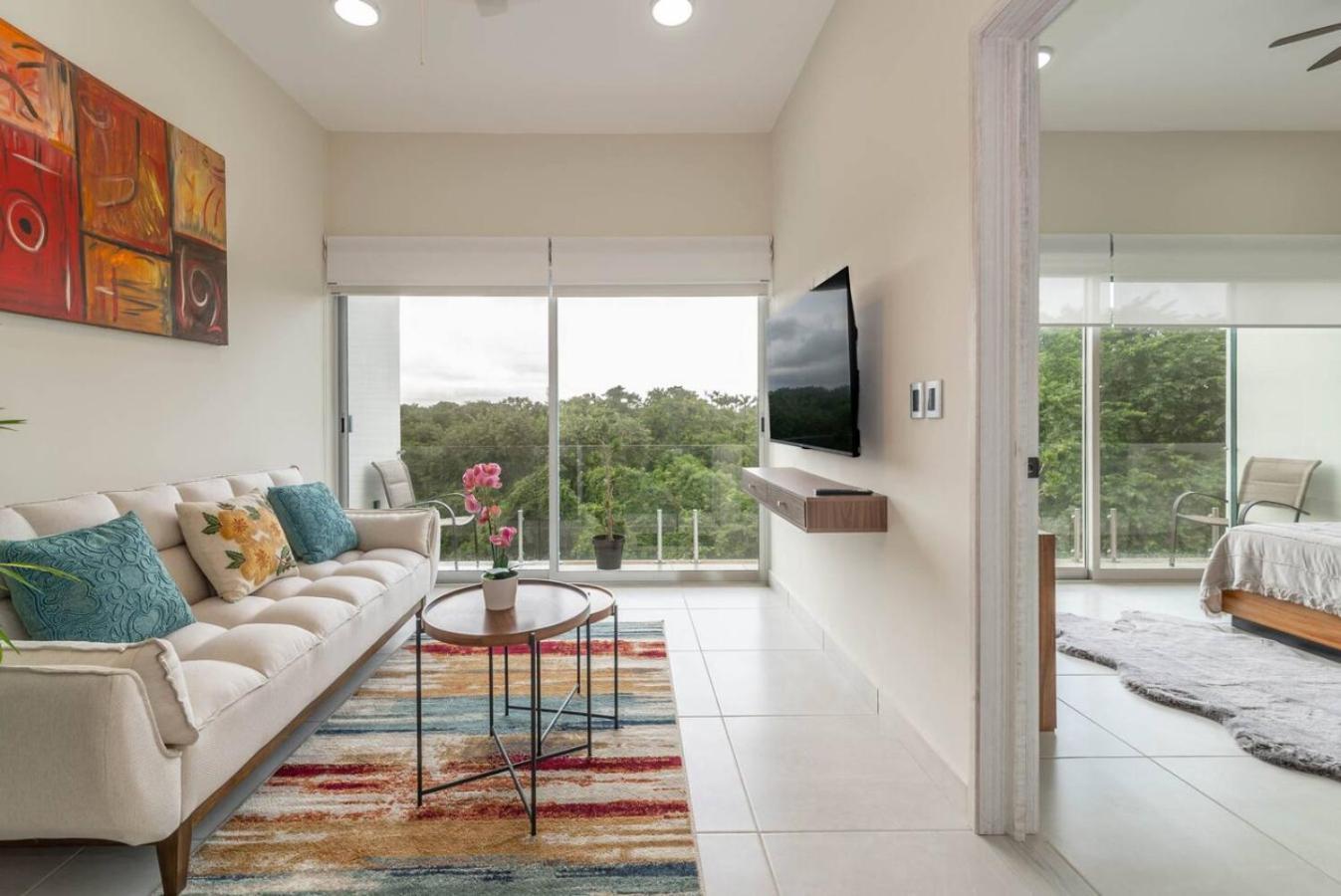 Stylish 2 Bedroom With Balcony, Rooftop Pool, Hottub Playa del Carmen