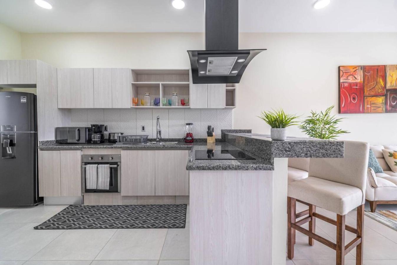 Сasa de vacaciones Stylish 2 Bedroom With Balcony, Rooftop Pool, Hottub