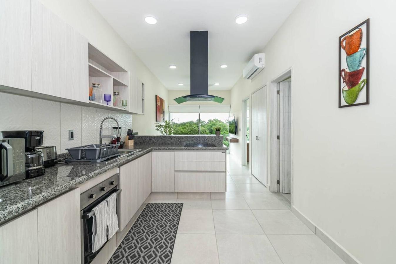Сasa de vacaciones Stylish 2 Bedroom With Balcony, Rooftop Pool, Hottub *
