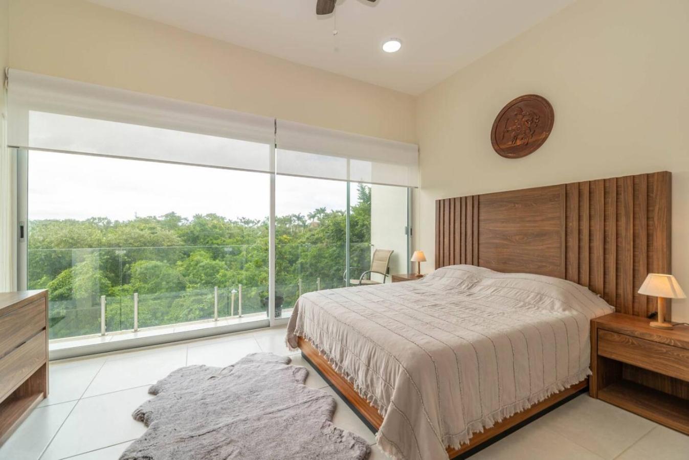 Stylish 2 Bedroom With Balcony, Rooftop Pool, Hottub Playa del Carmen