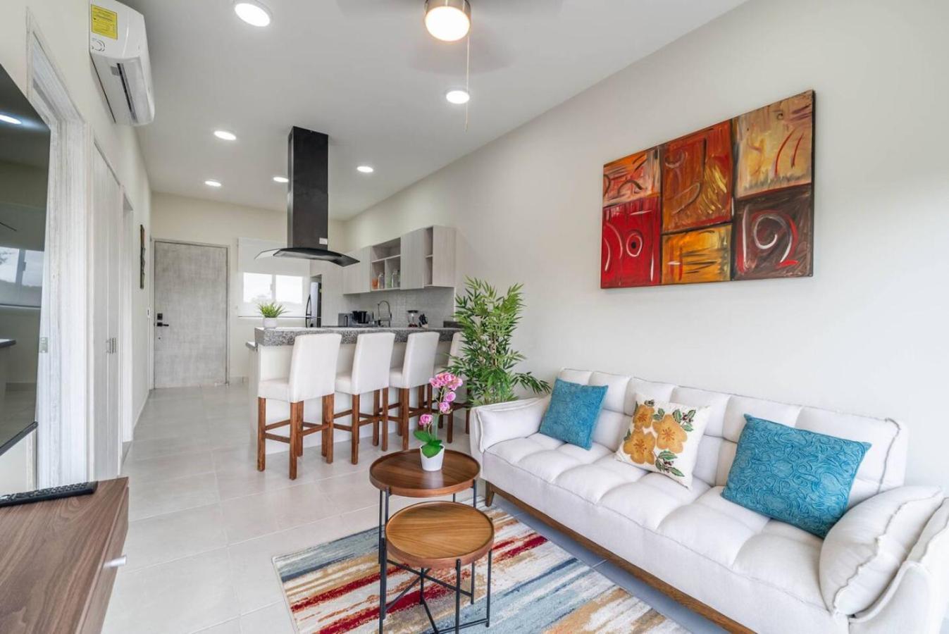 Stylish 2 Bedroom With Balcony, Rooftop Pool, Hottub Сasa de vacaciones *